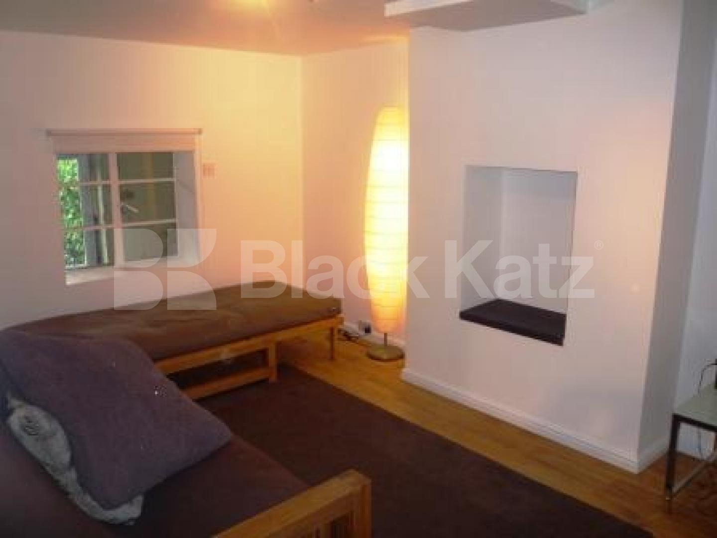 			PRICE JUST REDUCED!, Studio Apartment, 1 bath, 1 reception Flat			 Alexandra Park Road, ALEXANDRA PALACE