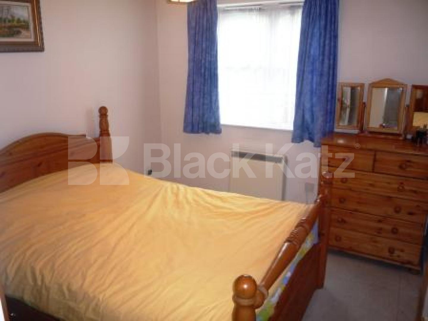 			LOVELY DEVELOPEMENT!, 2 Bedroom, 1 bath, 1 reception Flat			 Simms Gardens, EAST FINCHLEY