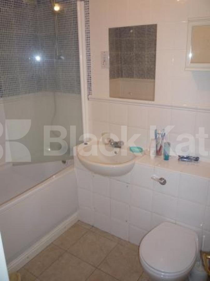 			LOVELY DEVELOPEMENT!, 2 Bedroom, 1 bath, 1 reception Flat			 Simms Gardens, EAST FINCHLEY