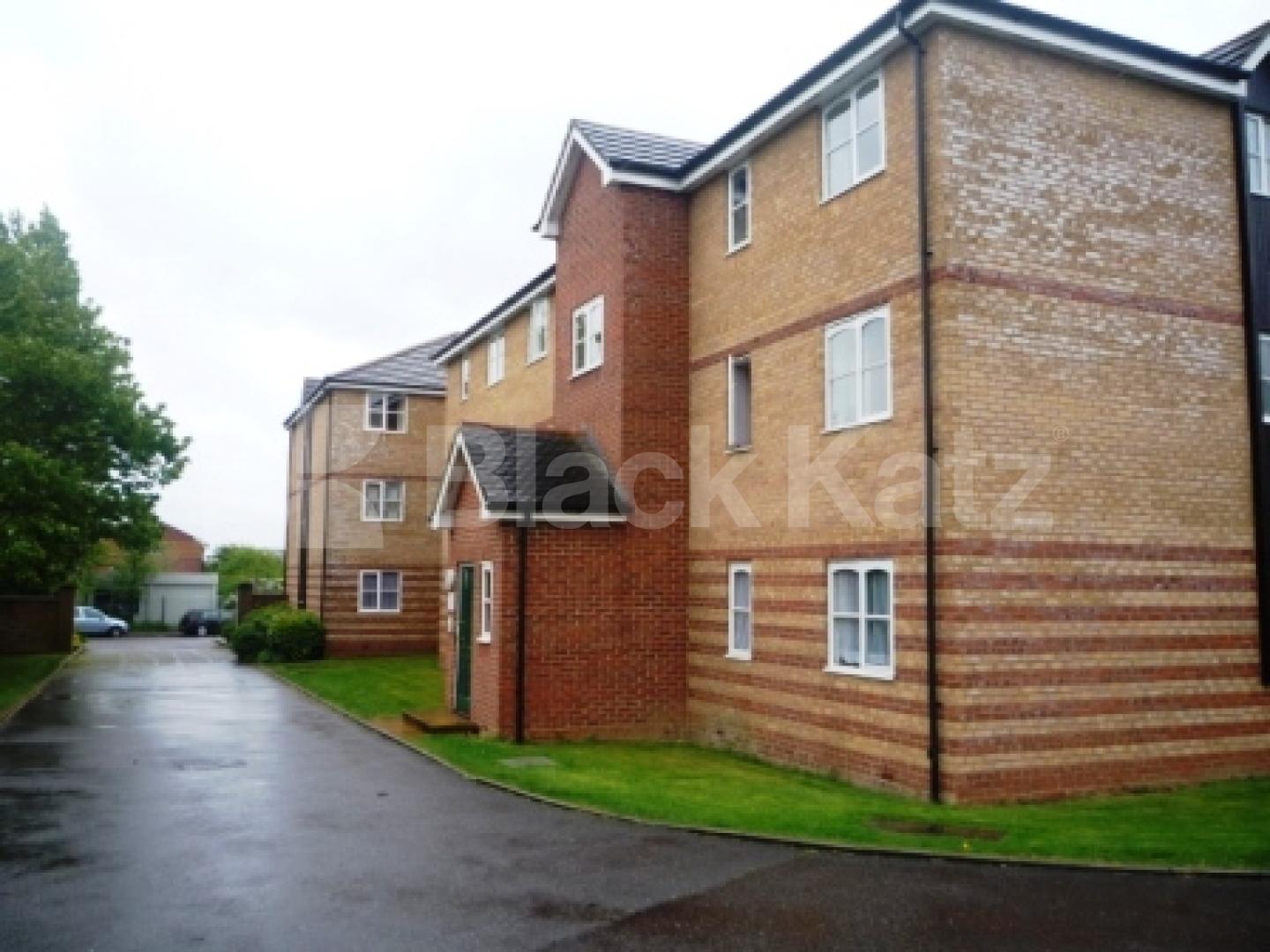 			LOVELY DEVELOPEMENT!, 2 Bedroom, 1 bath, 1 reception Flat			 Simms Gardens, EAST FINCHLEY