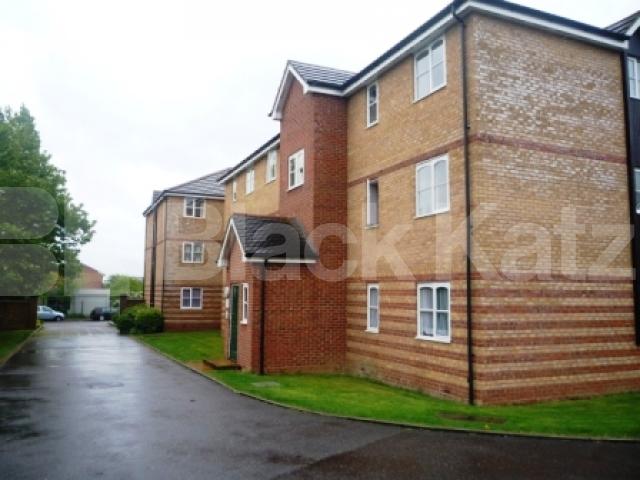			LOVELY DEVELOPEMENT!, 2 Bedroom, 1 bath, 1 reception Flat			 Simms Gardens, EAST FINCHLEY
