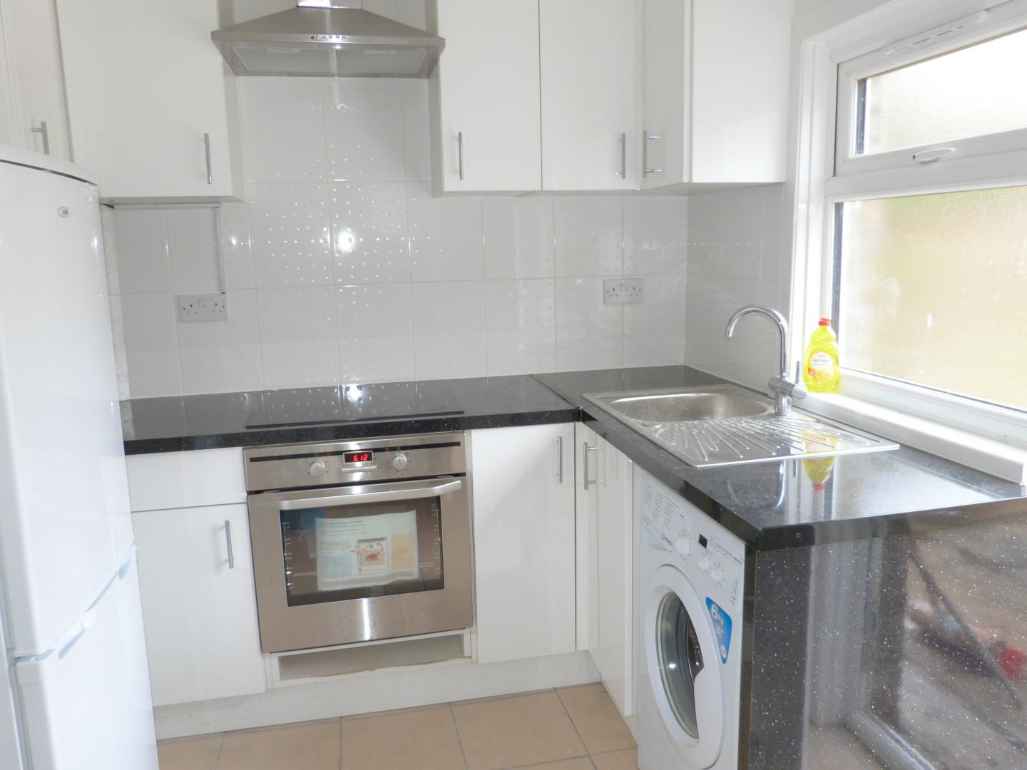 			COUNCIL TAX, GAS and WATER INCLUDED, Studio Apartment, 1 bath, 1 reception Flat			 Callcott Road, KILBURN