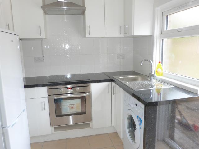 			COUNCIL TAX, GAS and WATER INCLUDED, Studio Apartment, 1 bath, 1 reception Flat			 Callcott Road, KILBURN