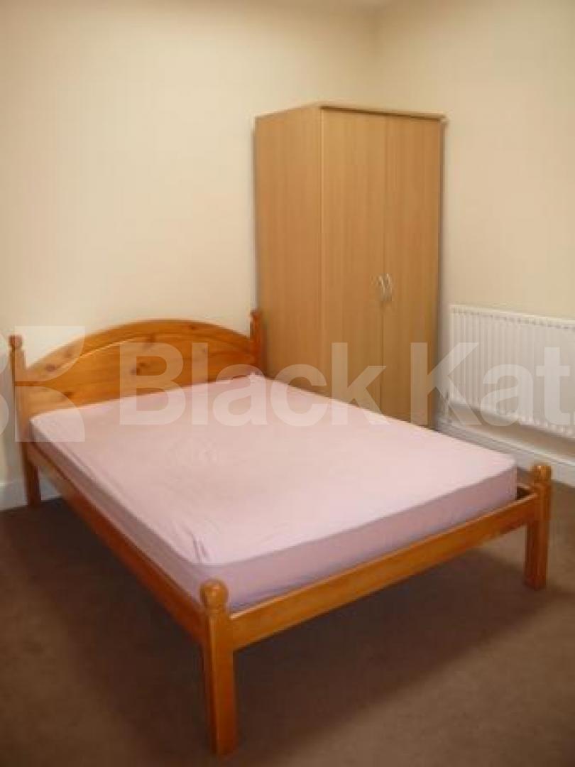 			Must be seen!, 4 Bedroom, 1 bath, 1 reception Flat			 Pembroke Road, MUSWELL HILL