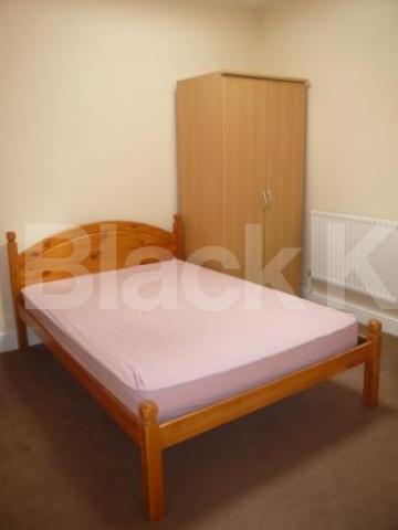 			Must be seen!, 4 Bedroom, 1 bath, 1 reception Flat			 Pembroke Road, MUSWELL HILL