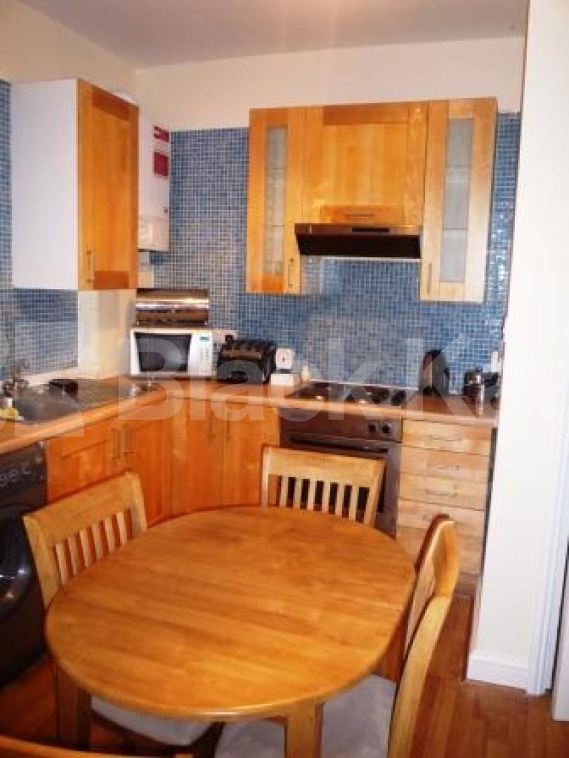 			Must be seen!, 4 Bedroom, 1 bath, 1 reception Flat			 Pembroke Road, MUSWELL HILL