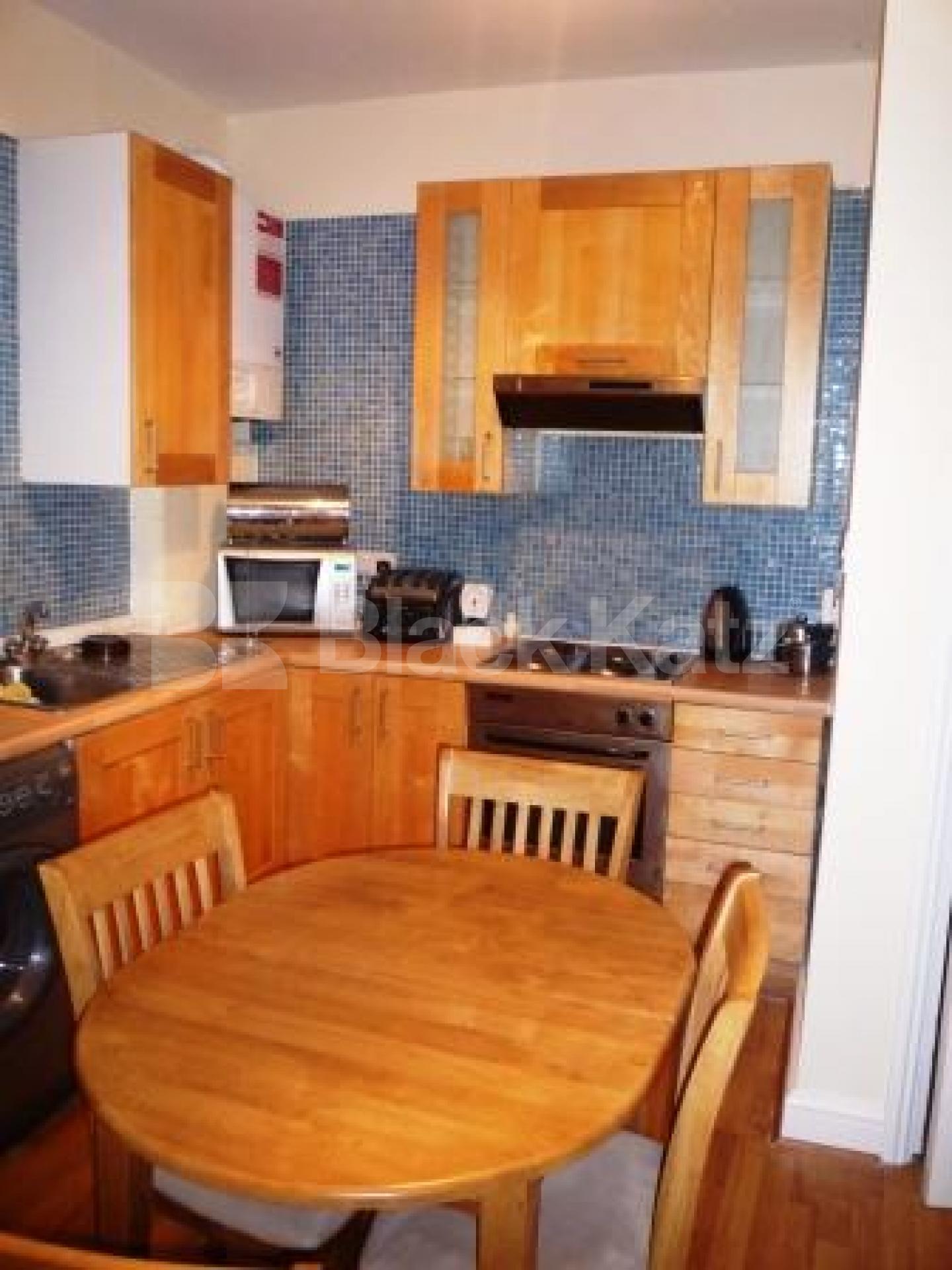 			Must be seen!, 4 Bedroom, 1 bath, 1 reception Flat			 Pembroke Road, MUSWELL HILL N10