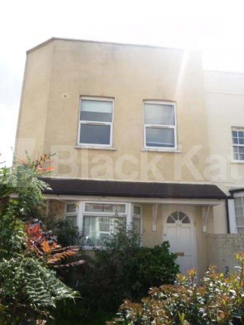 			Must be seen!, 4 Bedroom, 1 bath, 1 reception Flat			 Pembroke Road, MUSWELL HILL