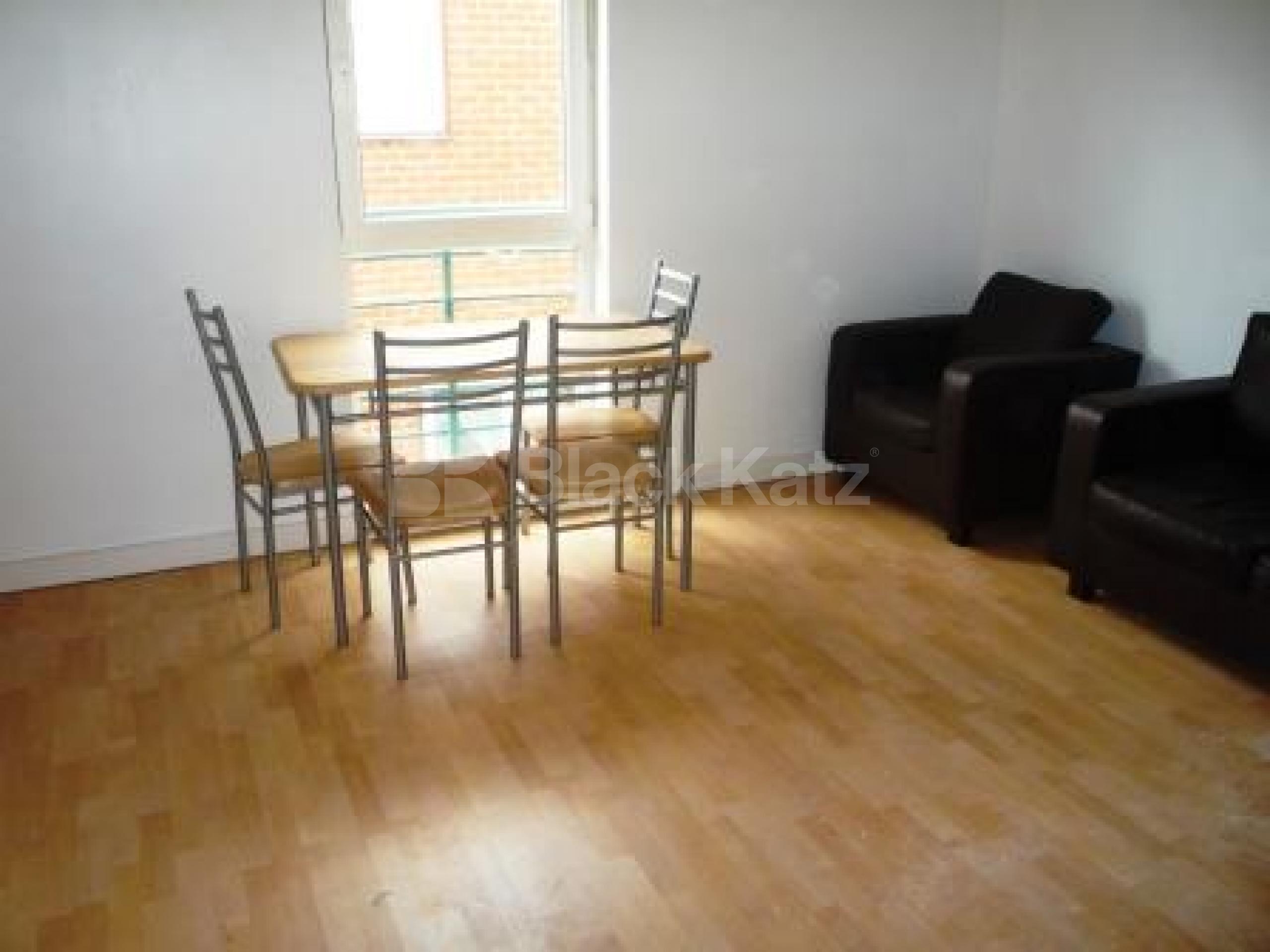 			2 Bedroom, 1 bath, 1 reception Mews House			 Turnpike Mews, TURNPIKE LANE N8