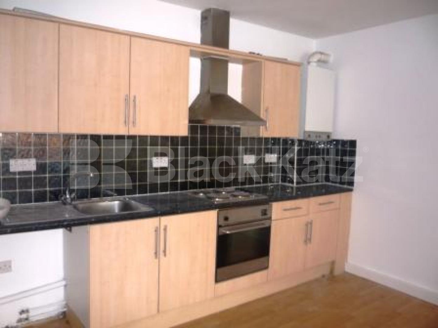 			2 Bedroom, 1 bath, 1 reception Mews House			 Turnpike Mews, TURNPIKE LANE