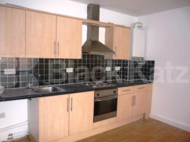 			2 Bedroom, 1 bath, 1 reception Mews House			 Turnpike Mews, TURNPIKE LANE