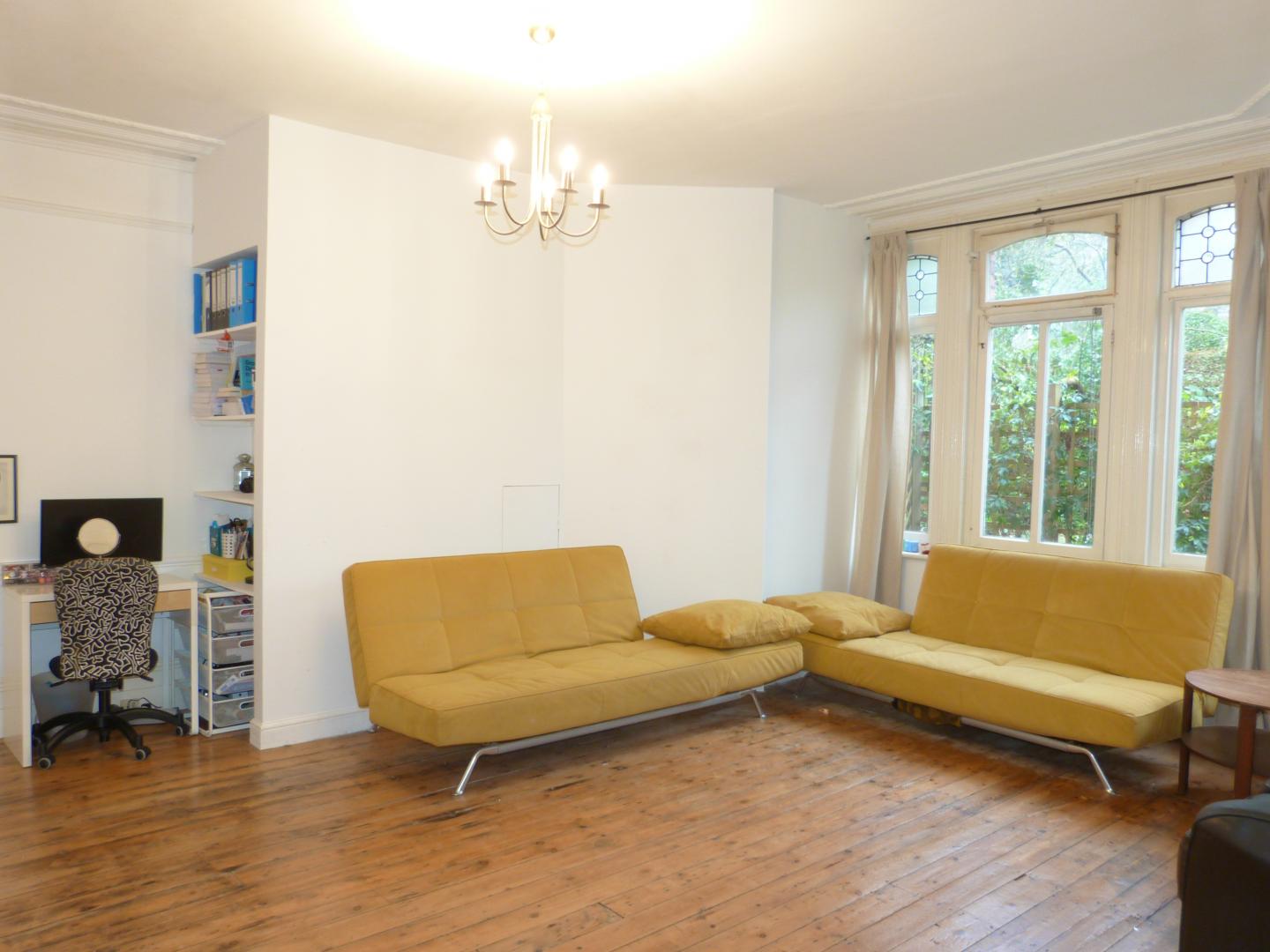 			Beautiful Communal Garden, 1 Bedroom, 1 bath, 1 reception Flat			 Canfield Gardens, SOUTH HAMPSTEAD