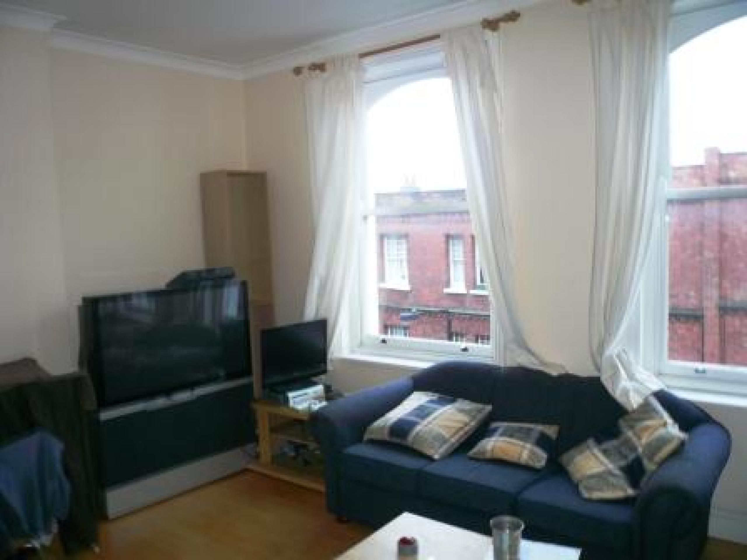 			2 Bedroom, 1 bath, 1 reception Flat			 Broadhurst Gardens, WEST HAMPSTEAD NW6