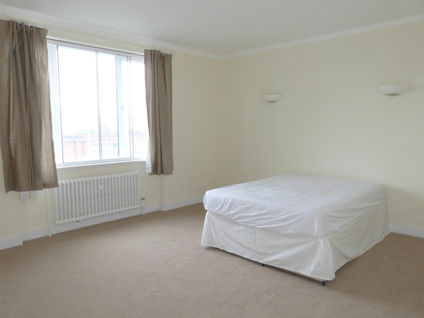 			LET, 4 Bedroom, 1 bath, 1 reception Flat			 Finchley Road, GOLDERS GREEN/FINCHLEY ROAD
