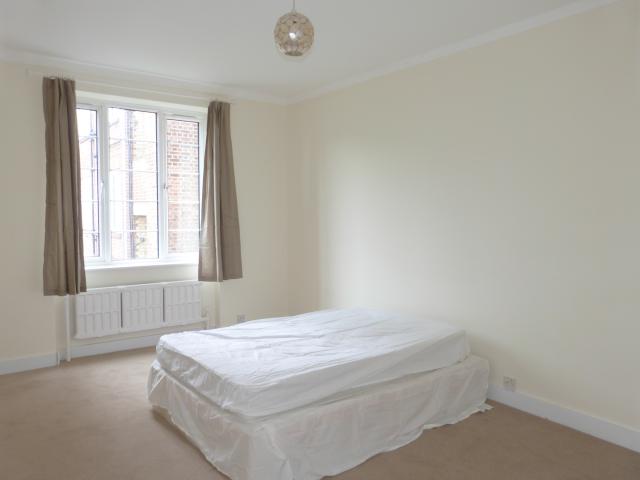 			LET, 4 Bedroom, 1 bath, 1 reception Flat			 Finchley Road, GOLDERS GREEN/FINCHLEY ROAD