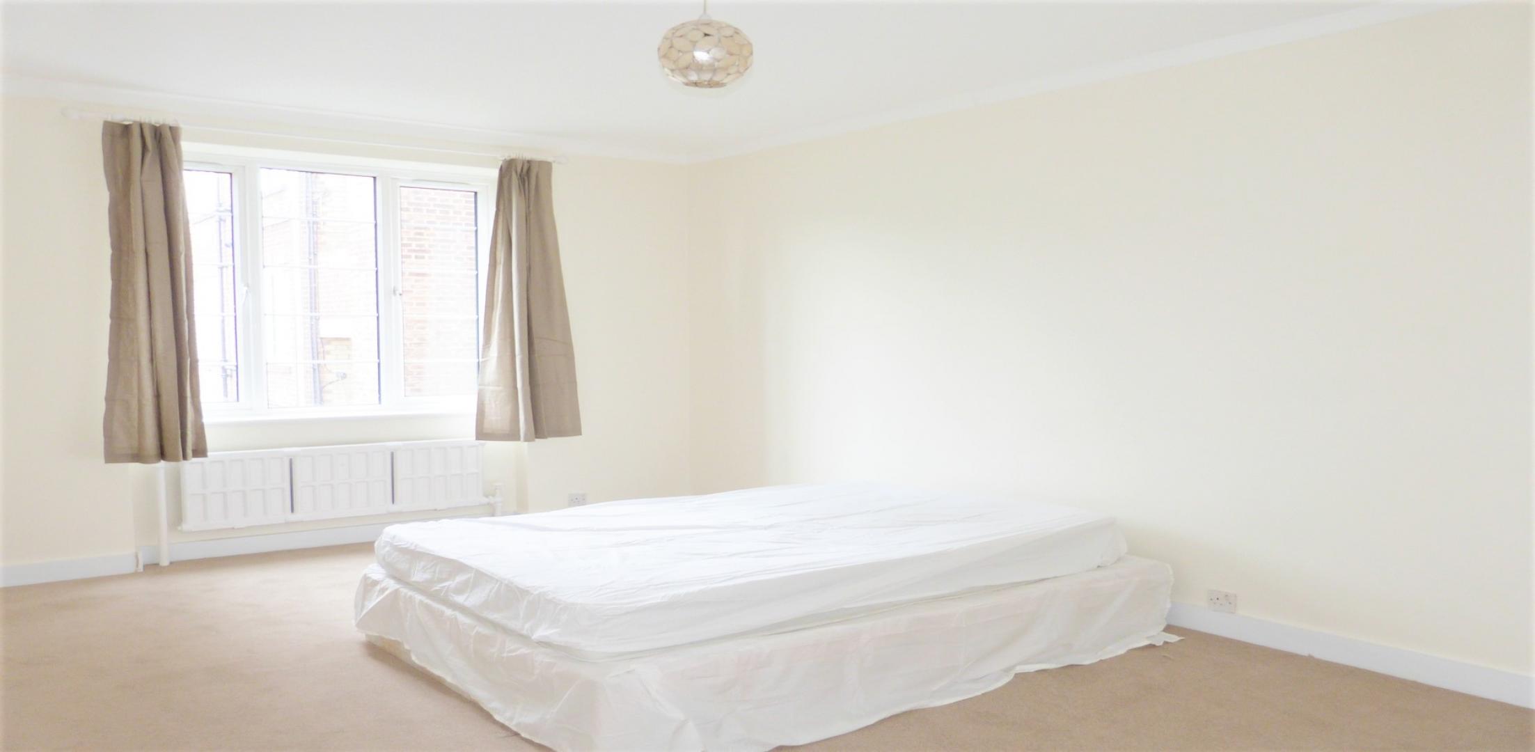 			HEATING and HOT WATER INCLUDED, 4 Bedroom, 1 bath, 1 reception Flat			 Finchley Road, GOLDERS GREEN/FINCHLEY ROAD