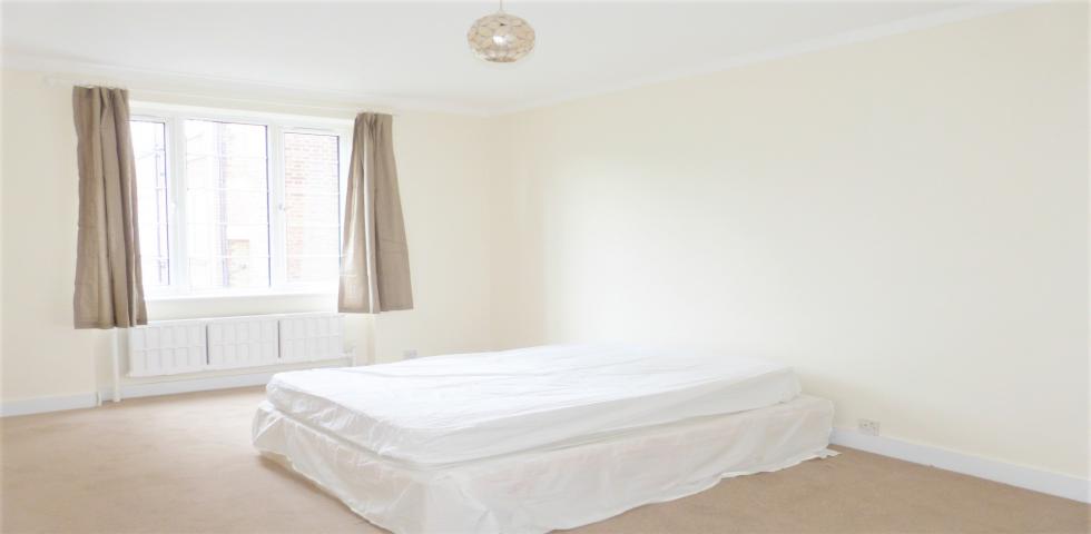 			HEATING and HOT WATER INCLUDED, 4 Bedroom, 1 bath, 1 reception Flat			 Finchley Road, GOLDERS GREEN/FINCHLEY ROAD