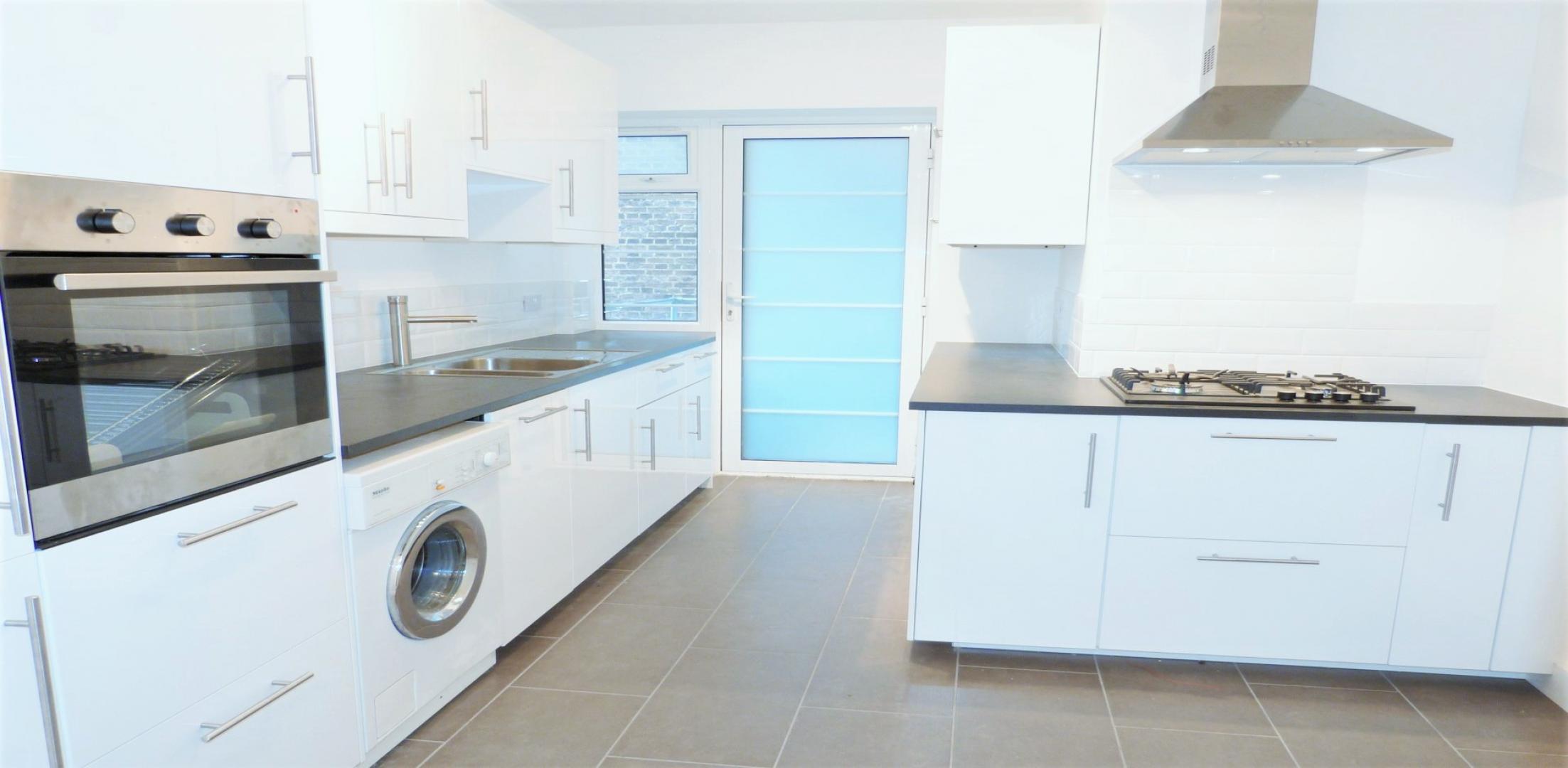 			HEATING and HOT WATER INCLUDED, 4 Bedroom, 1 bath, 1 reception Flat			 Finchley Road, GOLDERS GREEN/FINCHLEY ROAD