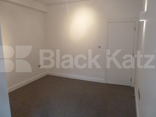 			STUNNING WAREHOUSE CONVERSION, 1 Bedroom, 1 bath, 1 reception Flat			 BRITANNIA LOFTS-BANNER STREET, CLERKENWELL-OLD STREET-SHOREDITCH