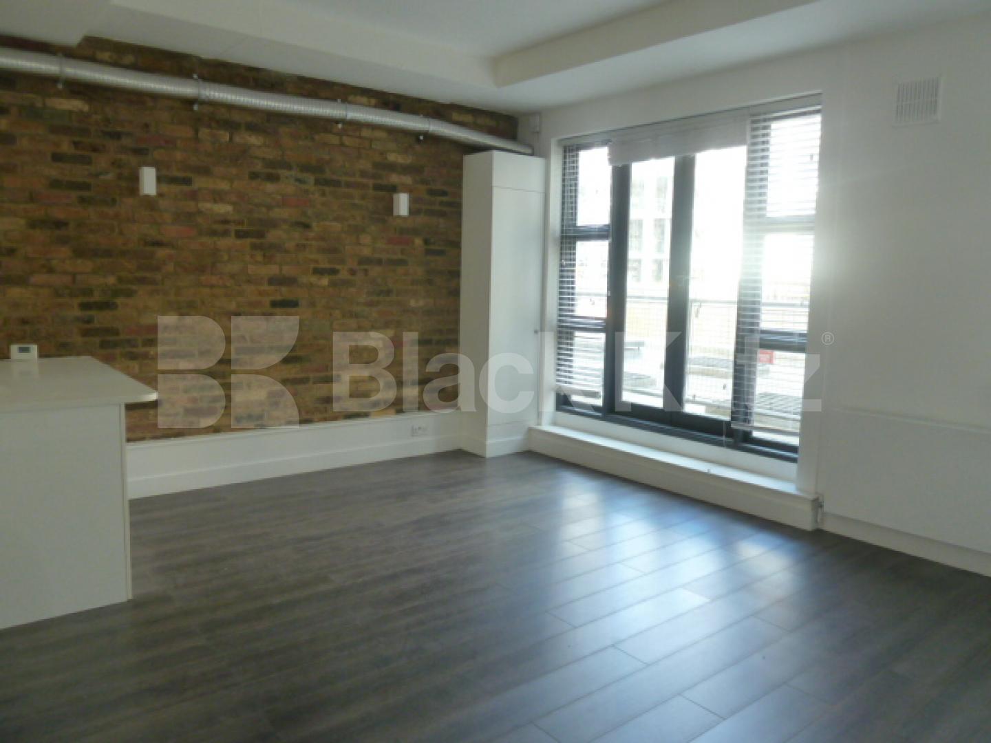 			STUNNING WAREHOUSE CONVERSION, 1 Bedroom, 1 bath, 1 reception Flat			 BRITANNIA LOFTS-BANNER STREET, CLERKENWELL-OLD STREET-SHOREDITCH