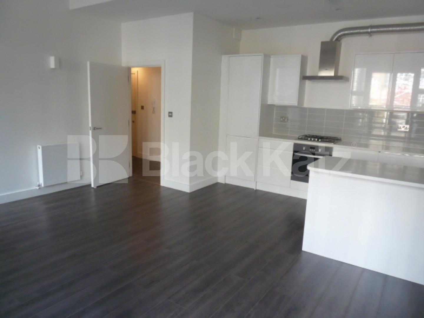 			STUNNING WAREHOUSE CONVERSION, 1 Bedroom, 1 bath, 1 reception Flat			 BRITANNIA LOFTS-BANNER STREET, CLERKENWELL-OLD STREET-SHOREDITCH