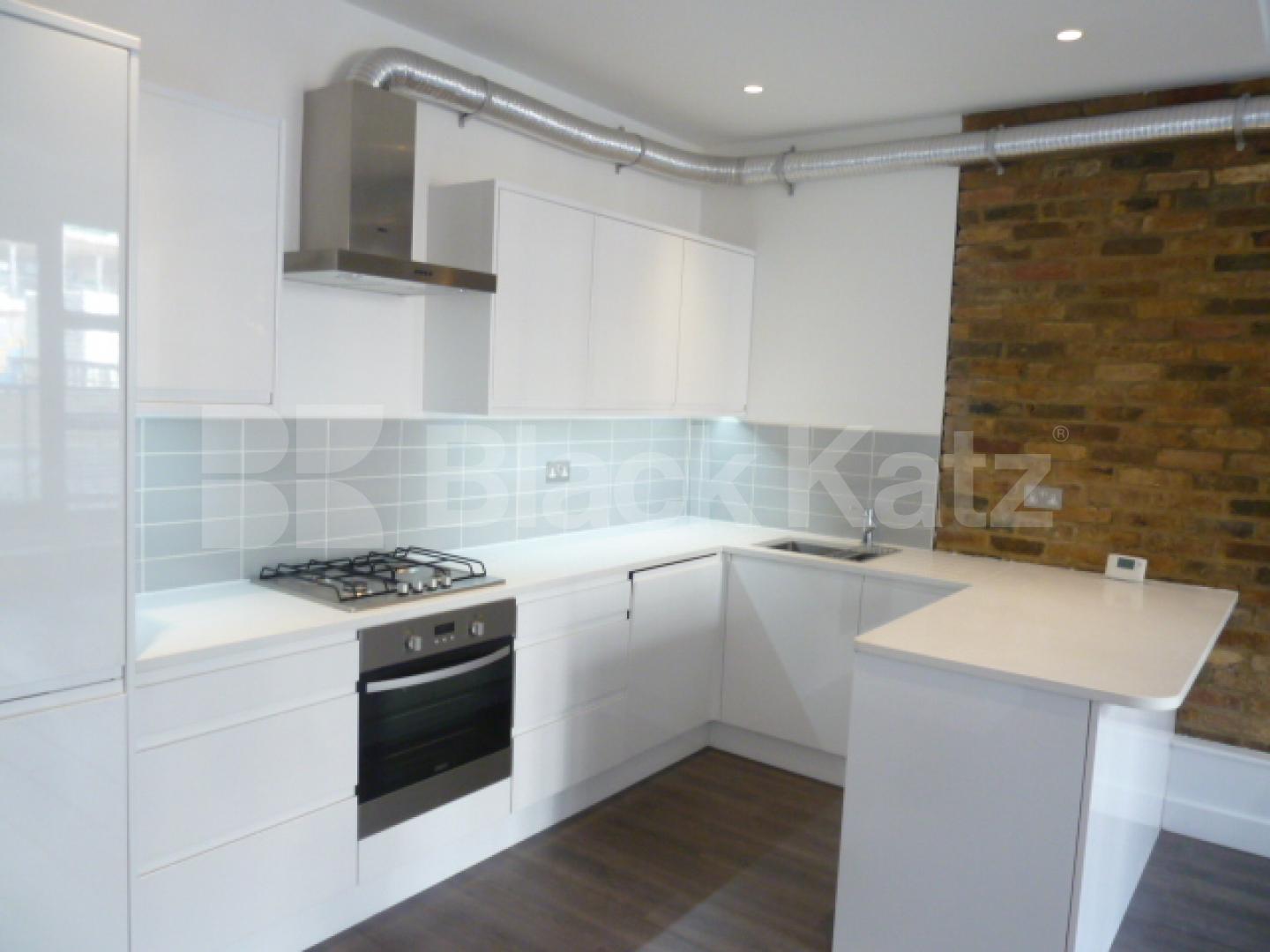 			STUNNING WAREHOUSE CONVERSION, 1 Bedroom, 1 bath, 1 reception Flat			 BRITANNIA LOFTS-BANNER STREET, CLERKENWELL-OLD STREET-SHOREDITCH