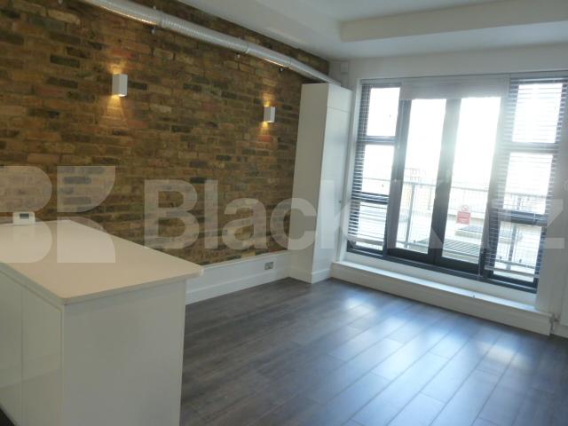 			STUNNING WAREHOUSE CONVERSION, 1 Bedroom, 1 bath, 1 reception Flat			 BRITANNIA LOFTS-BANNER STREET, CLERKENWELL-OLD STREET-SHOREDITCH