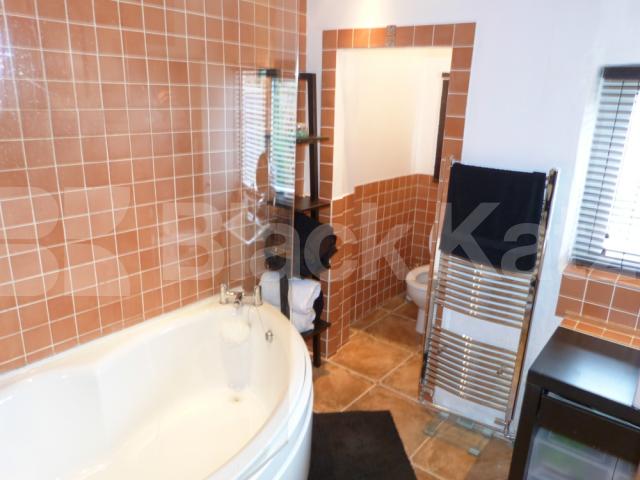 			Stunning Property, 1 Bedroom, 1 bath, 1 reception Ground Floor Flat			 Squires Lane, Finchley Central