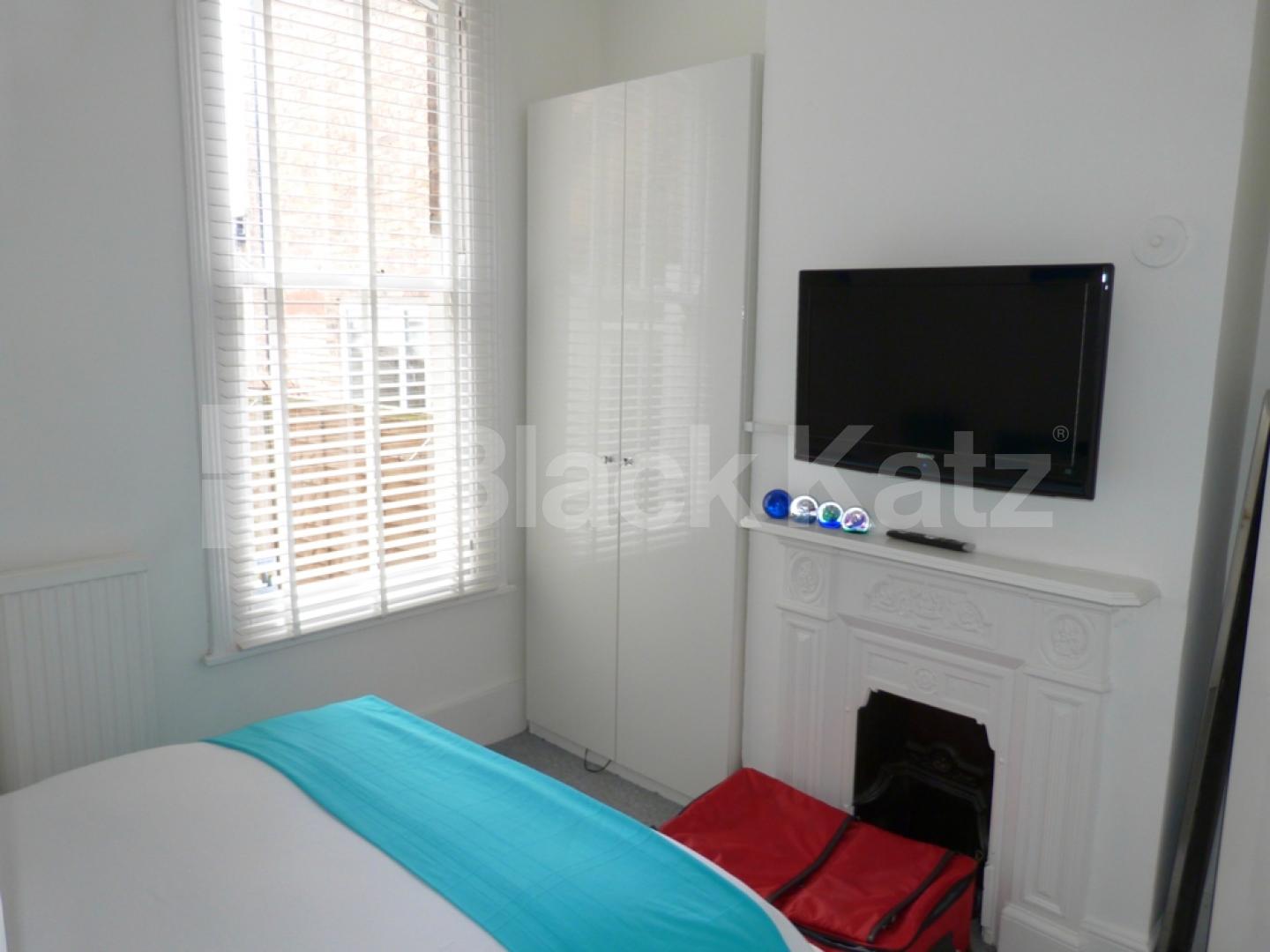 			Stunning Property, 1 Bedroom, 1 bath, 1 reception Ground Floor Flat			 Squires Lane, Finchley Central