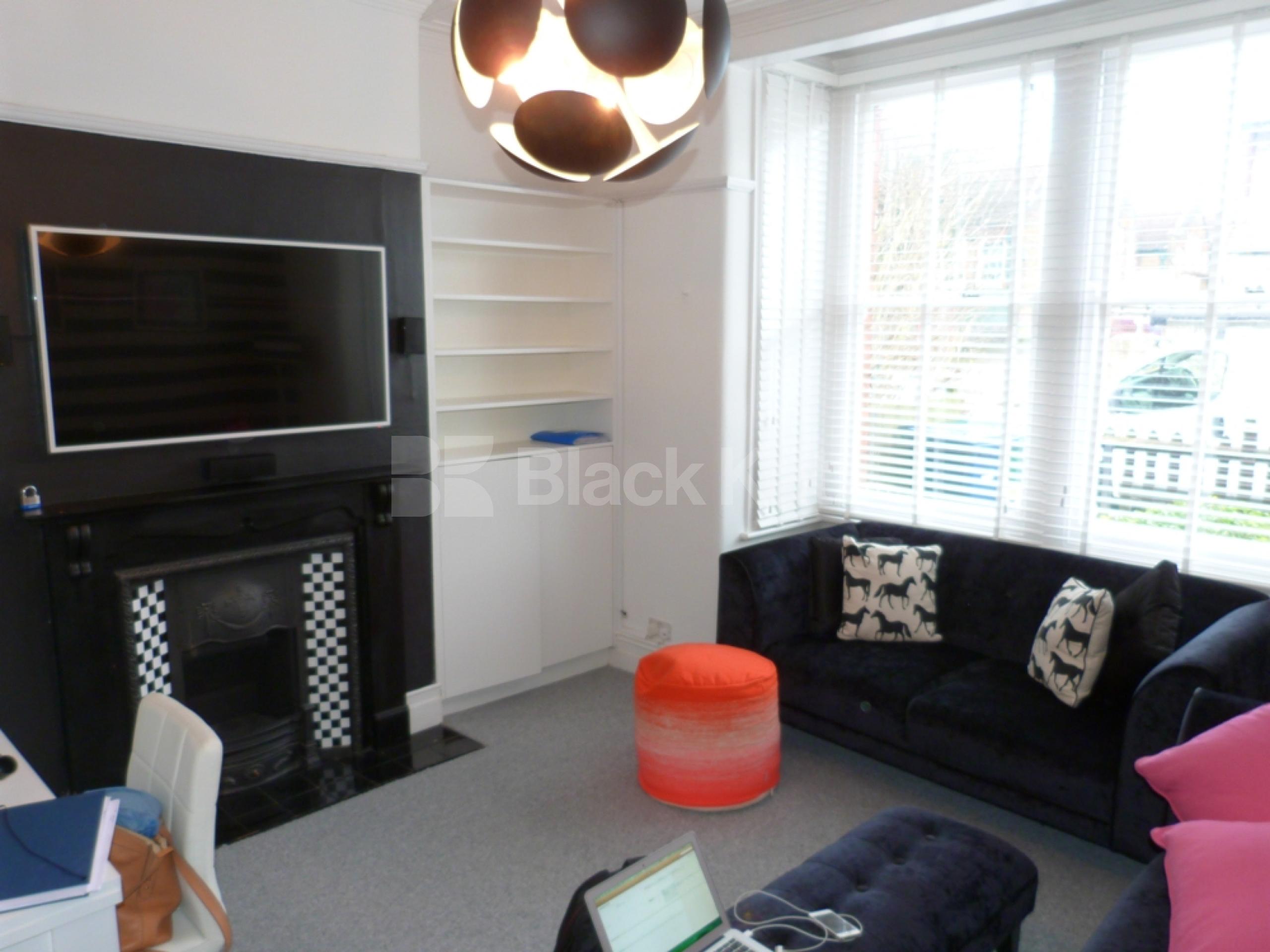 			Stunning Property, 1 Bedroom, 1 bath, 1 reception Ground Floor Flat			 Squires Lane, Finchley Central N3