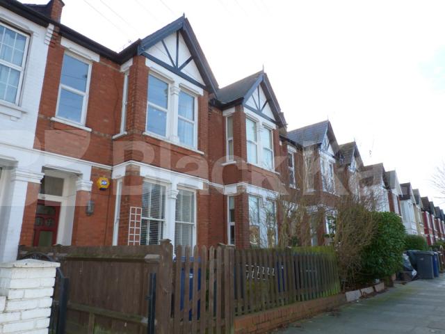 			Stunning Property, 1 Bedroom, 1 bath, 1 reception Ground Floor Flat			 Squires Lane, Finchley Central