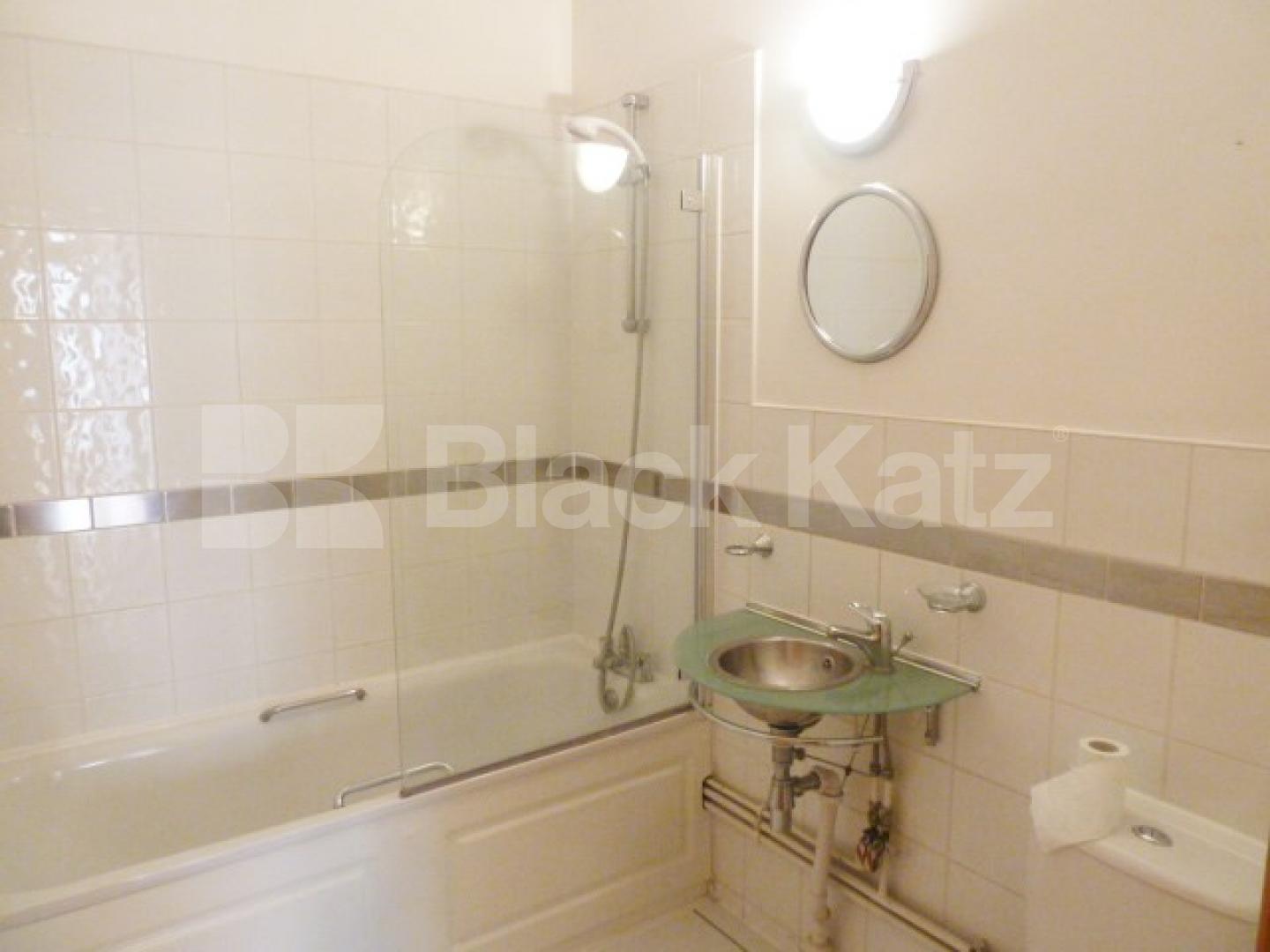 			WAREHOUSE CONVERSION, 2 Bedroom, 1 bath, 1 reception Flat			 Henshall Street, ISLINGTON/CANONBURY