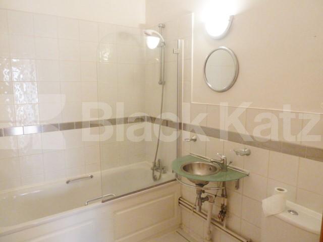 			WAREHOUSE CONVERSION, 2 Bedroom, 1 bath, 1 reception Flat			 Henshall Street, ISLINGTON/CANONBURY