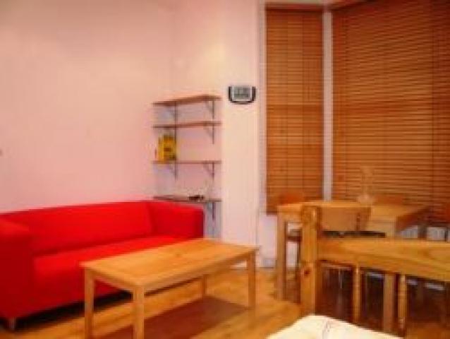 			VIEWINGS ARE HIGHLY RECOMMENDED!, Studio Apartment, 1 bath, 1 reception Flat			 Constantine Road, BELSIZE PARK