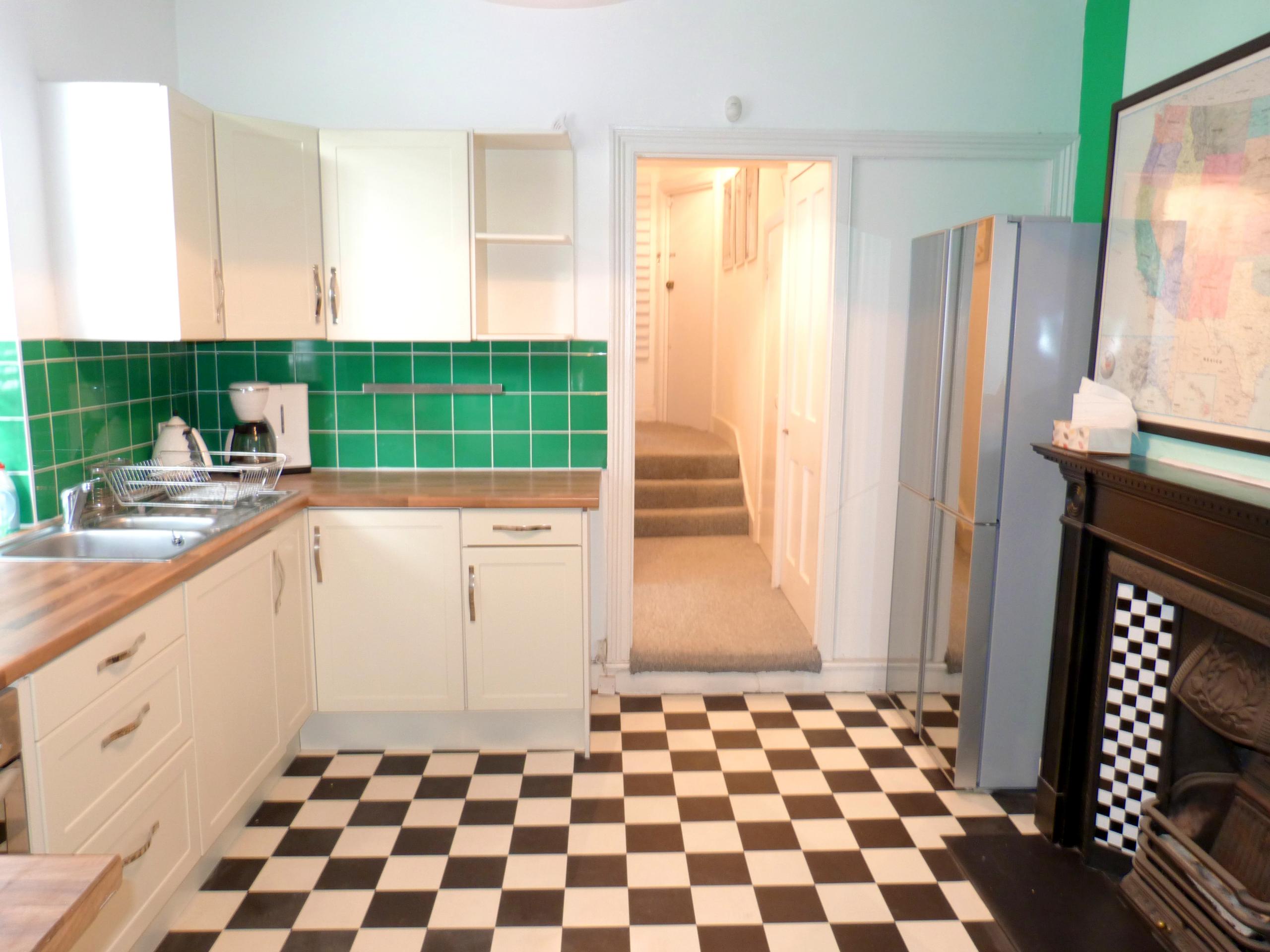 			NEW INSTRUCTION (Private Garden), 1 Bedroom, 1 bath, 1 reception Flat			 Squires Lane, FINCHLEY CENTRAL N3