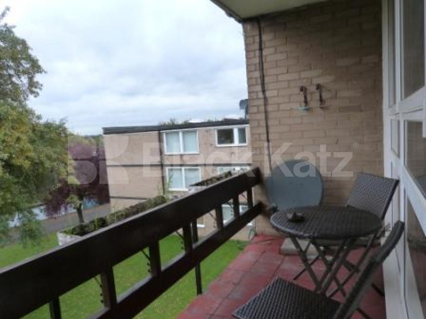 			EARLY VIEWINGS ADVISED!, 3 Bedroom, 1 bath, 1 reception Flat			 Great North Road, East Finchley