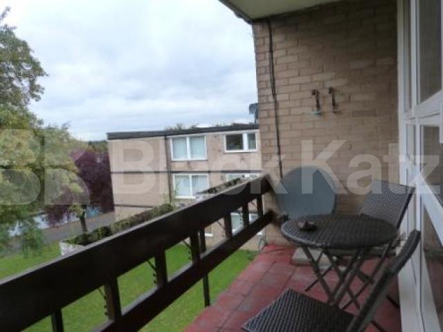 			EARLY VIEWINGS ADVISED!, 3 Bedroom, 1 bath, 1 reception Flat			 Great North Road, East Finchley