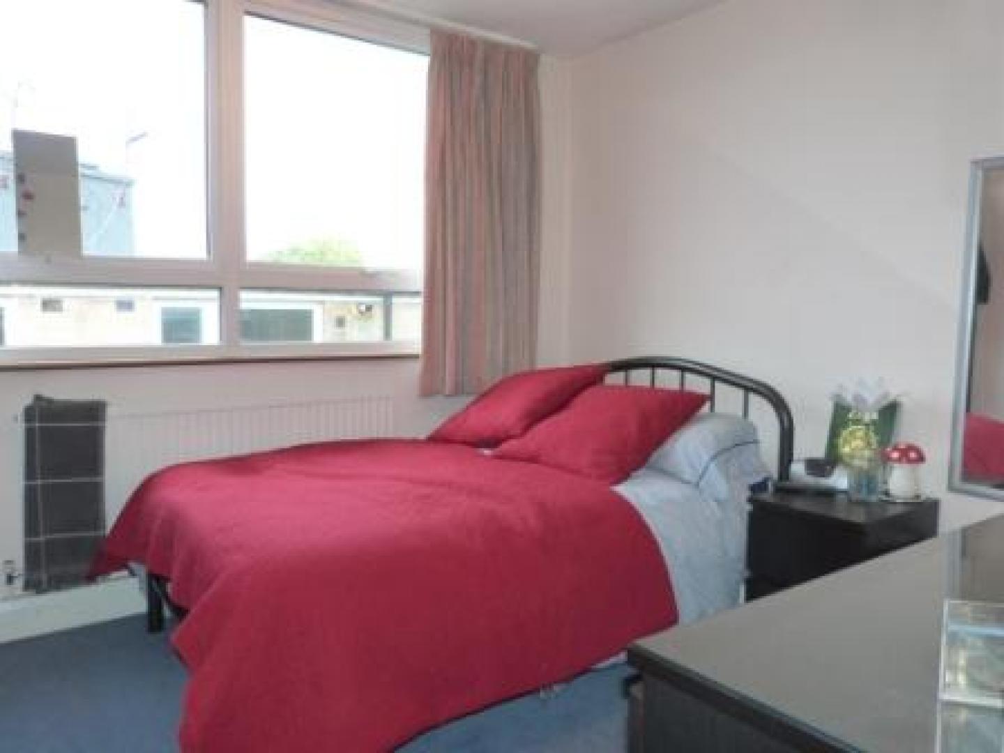 			NEW INSTRUCTION!, 3 Bedroom, 1 bath, 1 reception Flat			 Great North Road, EAST FINCHLEY