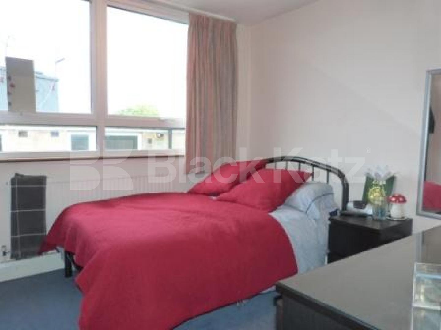 			EARLY VIEWINGS ADVISED!, 3 Bedroom, 1 bath, 1 reception Flat			 Great North Road, East Finchley