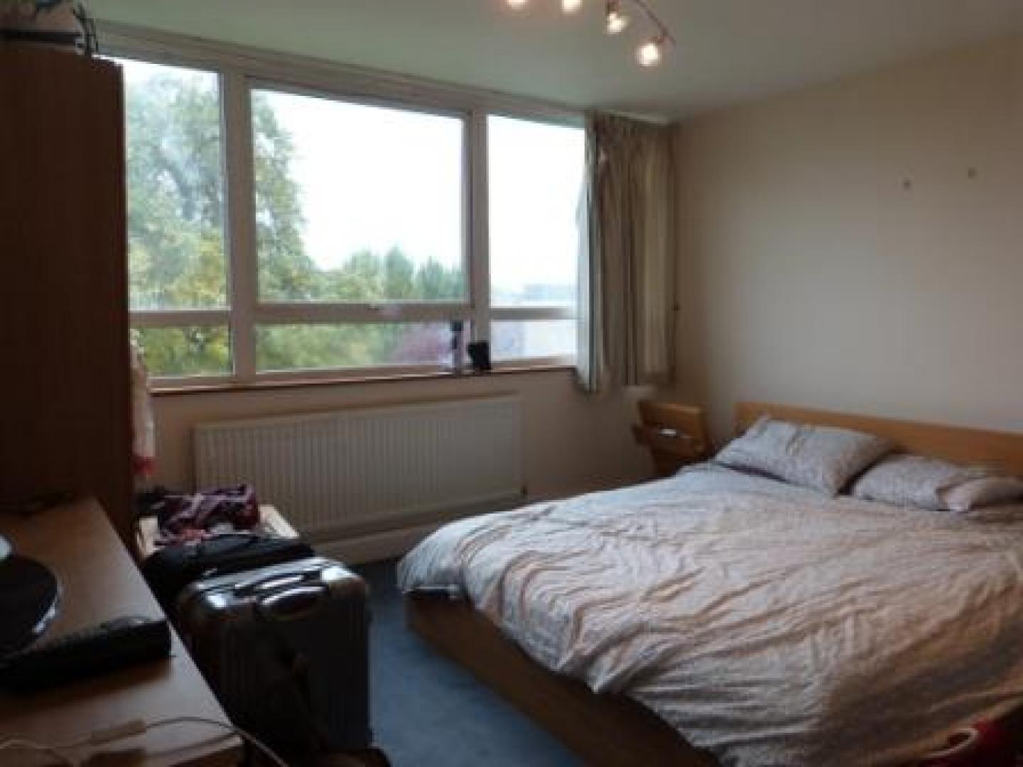 			NEW INSTRUCTION!, 3 Bedroom, 1 bath, 1 reception Flat			 Great North Road, EAST FINCHLEY