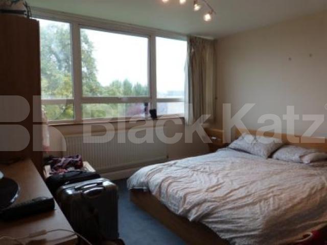 			EARLY VIEWINGS ADVISED!, 3 Bedroom, 1 bath, 1 reception Flat			 Great North Road, East Finchley