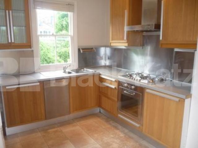 			STUNNING PROPERTY OVER THREE FLOORS!, 3 Bedroom, 1 bath, 1 reception Flat			 Nightingale Lane, CROUCH END