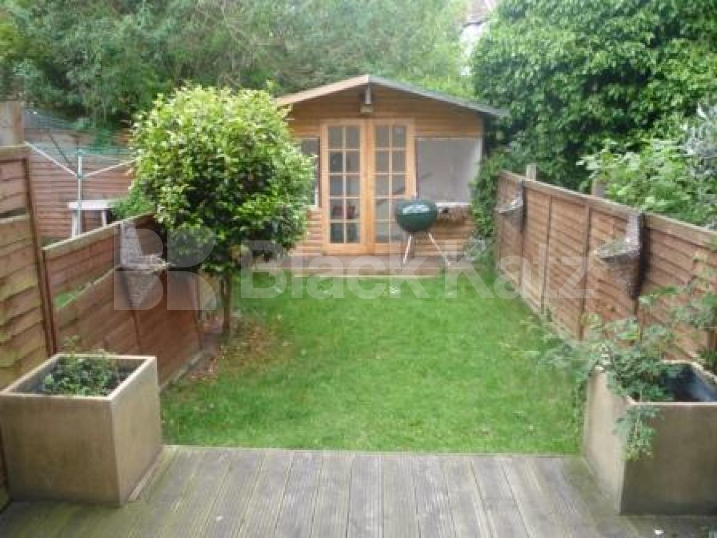 			STUNNING PROPERTY OVER THREE FLOORS!, 3 Bedroom, 1 bath, 1 reception Flat			 Nightingale Lane, CROUCH END