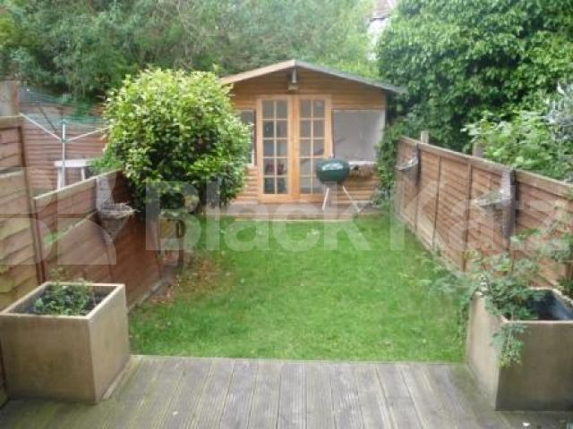 			STUNNING PROPERTY OVER THREE FLOORS!, 3 Bedroom, 1 bath, 1 reception Flat			 Nightingale Lane, CROUCH END