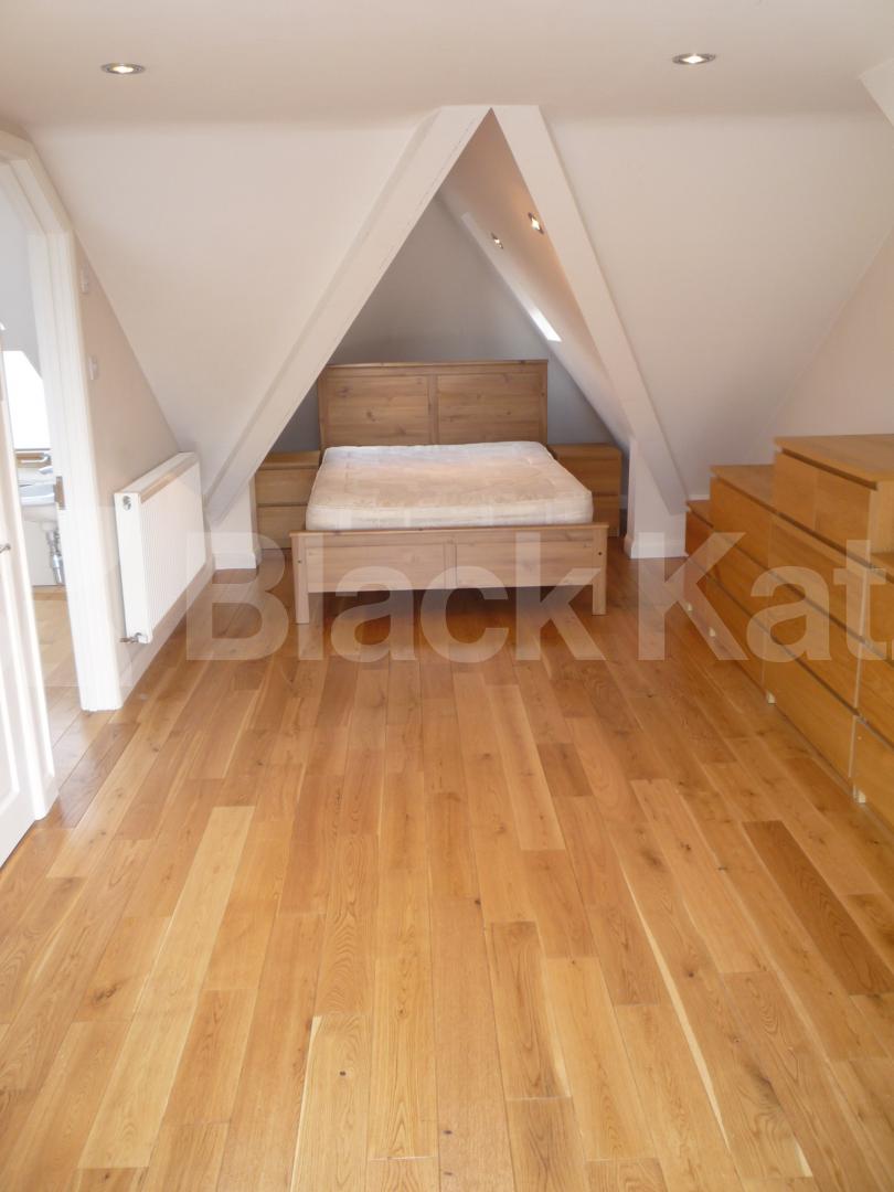 			STUNNING PROPERTY OVER THREE FLOORS!, 3 Bedroom, 1 bath, 1 reception Flat			 Nightingale Lane, CROUCH END