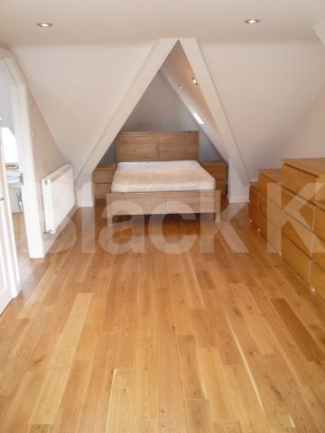 			STUNNING PROPERTY OVER THREE FLOORS!, 3 Bedroom, 1 bath, 1 reception Flat			 Nightingale Lane, CROUCH END