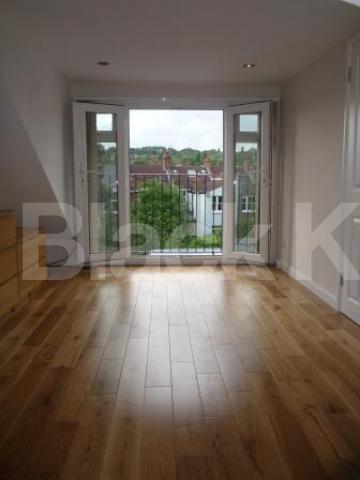 			STUNNING PROPERTY OVER THREE FLOORS!, 3 Bedroom, 1 bath, 1 reception Flat			 Nightingale Lane, CROUCH END