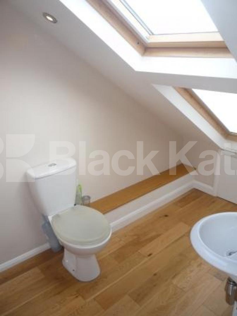 			STUNNING PROPERTY OVER THREE FLOORS!, 3 Bedroom, 1 bath, 1 reception Flat			 Nightingale Lane, CROUCH END