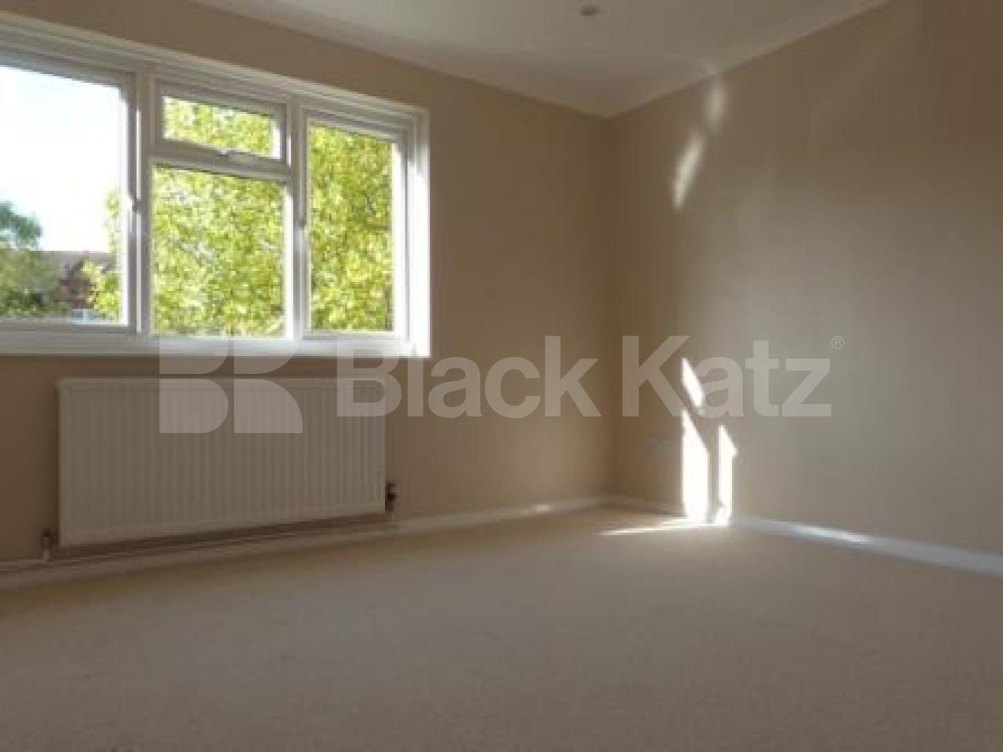 			BRAND NEW REFURBISHMENT!! EARLY VIEWINGS STRONGLY ADVISED!!N10, 2 Bedroom, 1 bath, 1 reception Flat			 Martins Walk, Muswell Hill