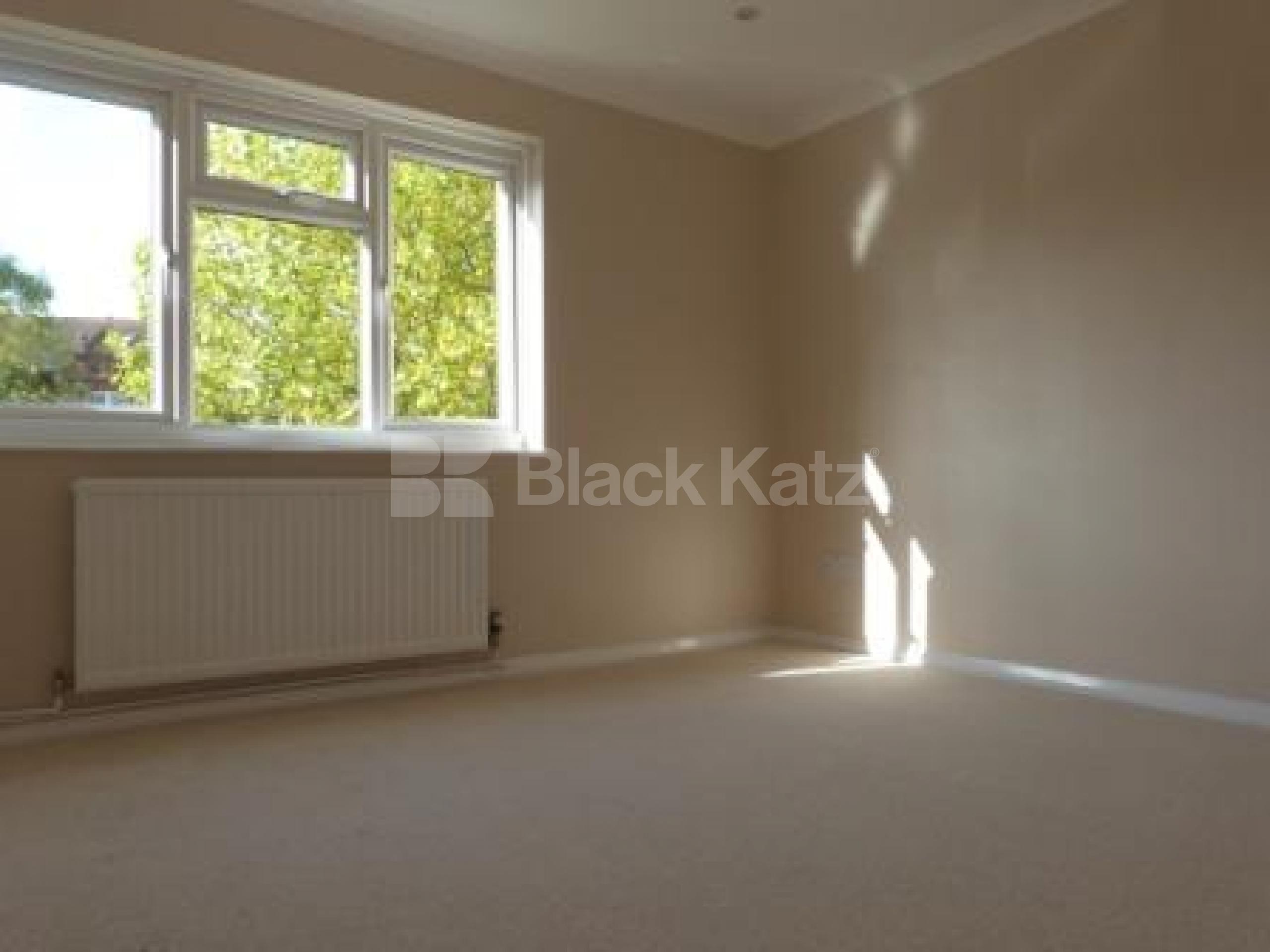 			BRAND NEW REFURBISHMENT!! EARLY VIEWINGS STRONGLY ADVISED!!N10, 2 Bedroom, 1 bath, 1 reception Flat			 Martins Walk, Muswell Hill N10